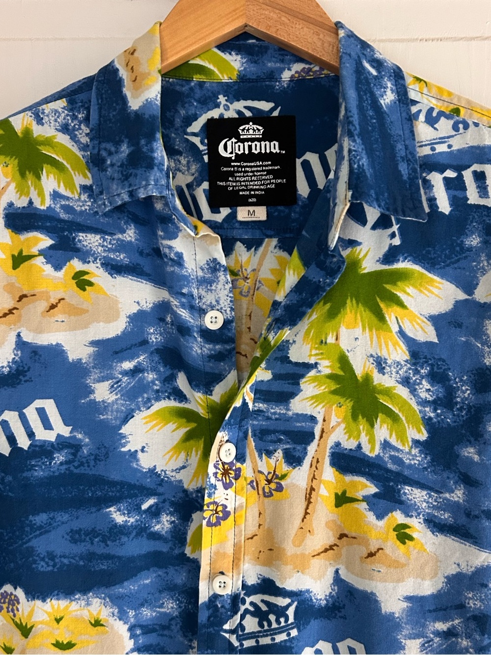 Corona Men’s Size M Short Sleeve Fun Button Down Hawaiian Shirt